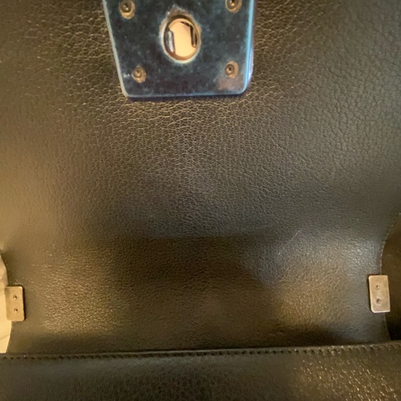 Chanel boy bag with caviar, leather and patent leather trim with gunmetal chain - Picture 3 of 12